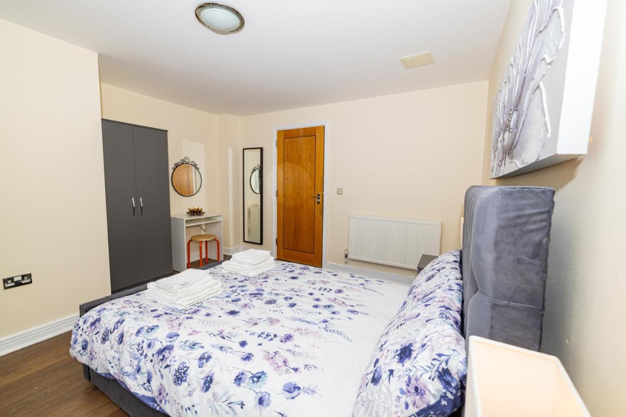 Two Bed Apartment Near Canary Wharf London Exteriör bild