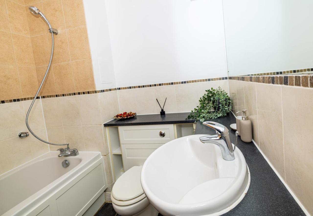 Two Bed Apartment Near Canary Wharf London Exteriör bild