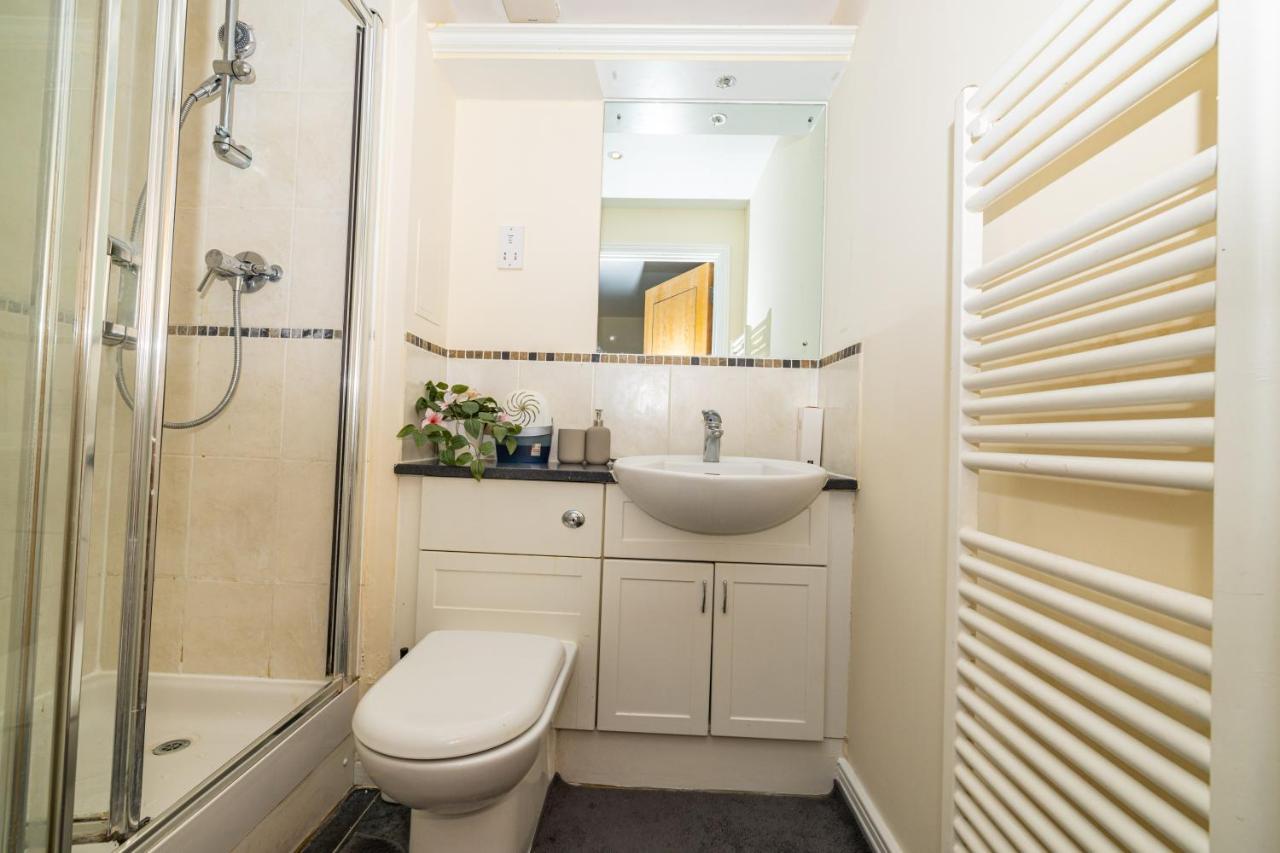 Two Bed Apartment Near Canary Wharf London Exteriör bild